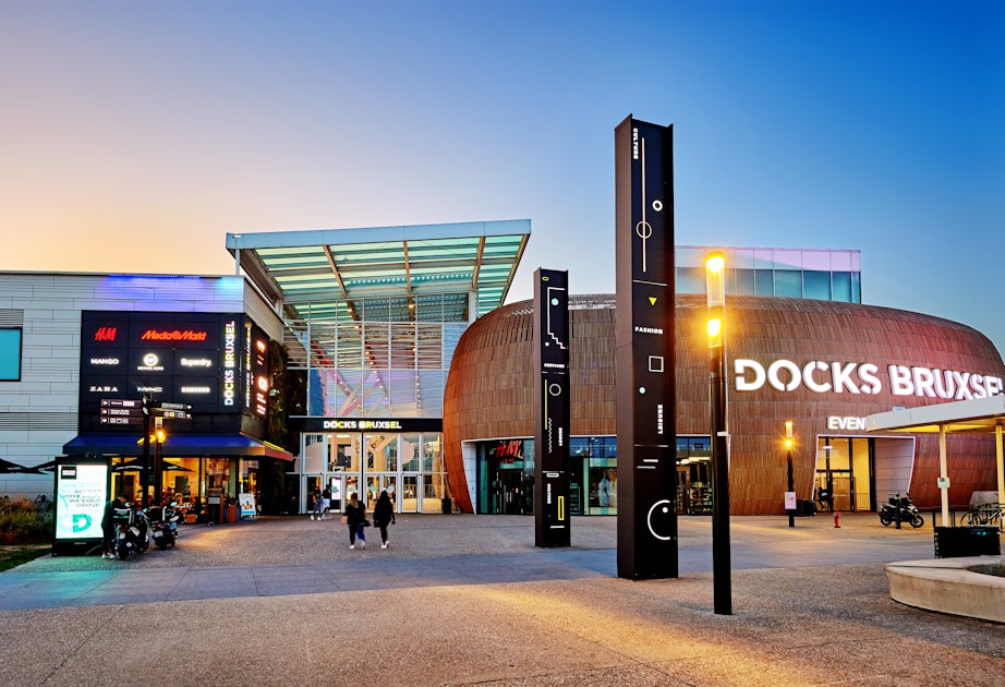The Docks Bruxsel destination, its distinctive architecture and people using the place.